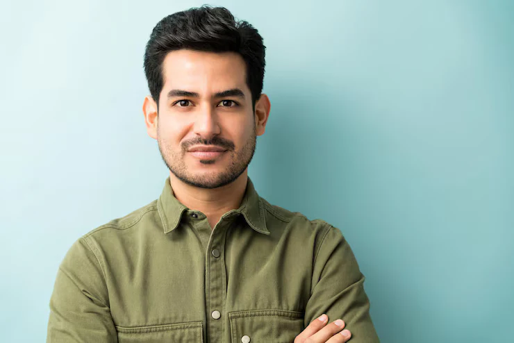 files/closeup-young-hispanic-man-casuals-studio_662251-600.png